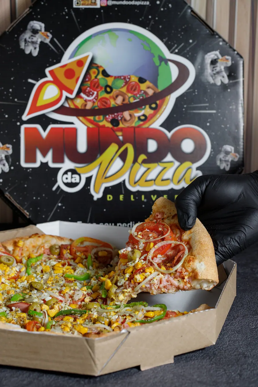 Pizza na caixa do Mundo da Pizza